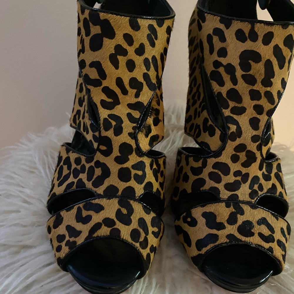 Shoes - Picture 3 of 8